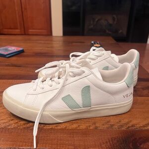 Veja Campo Sneaker in White/Matcha